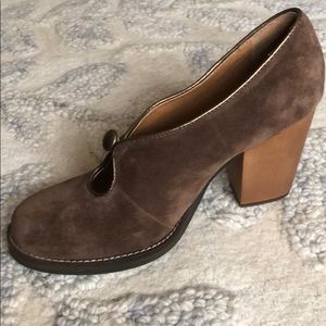 Women’s booties size 7 brown never worn!